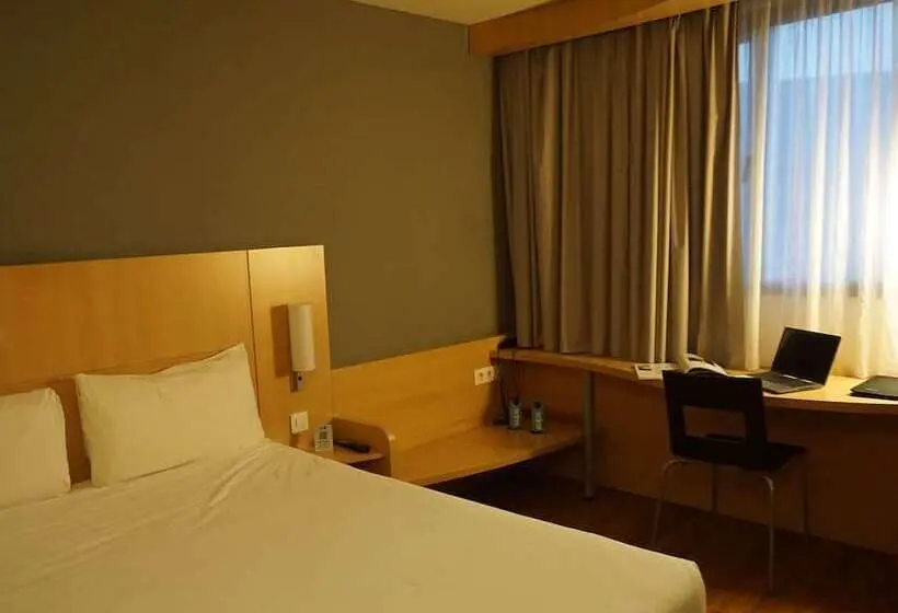 ホテル Ibis Girona