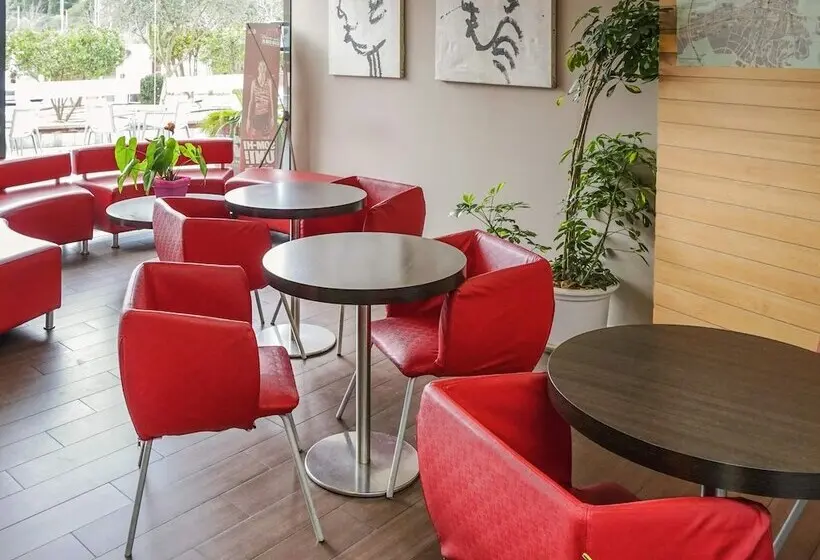 ホテル Ibis Girona