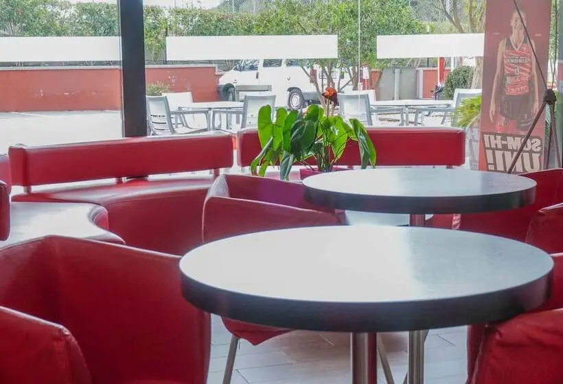 ホテル Ibis Girona