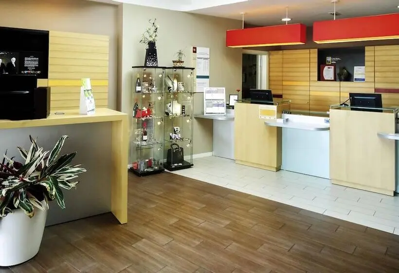 ホテル Ibis Girona