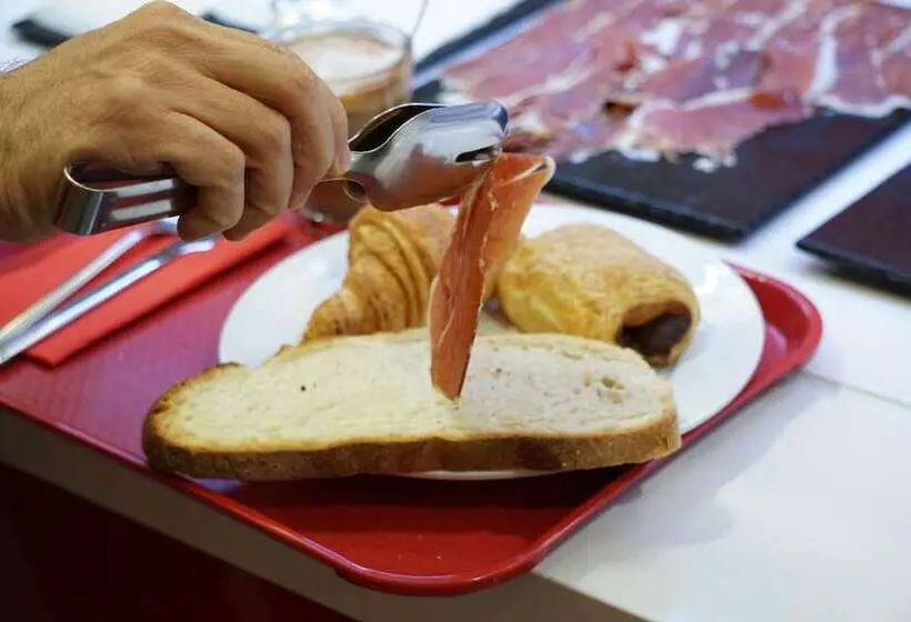 ホテル Ibis Girona