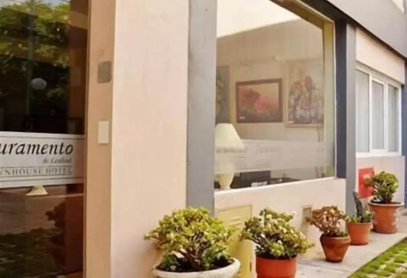 ホテル Juramento De Lealtad Townhouse