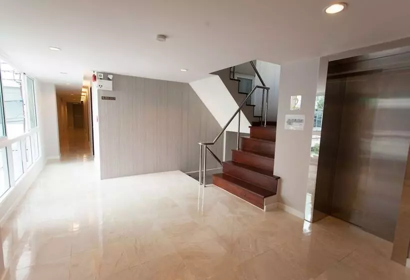 ホテル Nantra Ploenchit