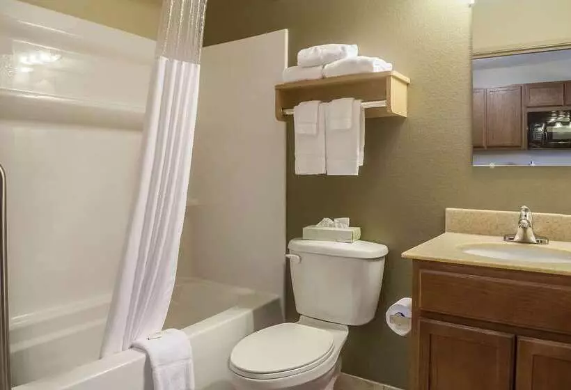 Отель Suburban Studios Triadelphia Wheeling At The Highlands