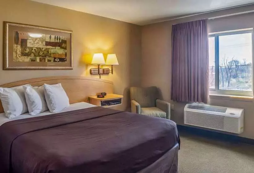 Отель Suburban Studios Triadelphia Wheeling At The Highlands