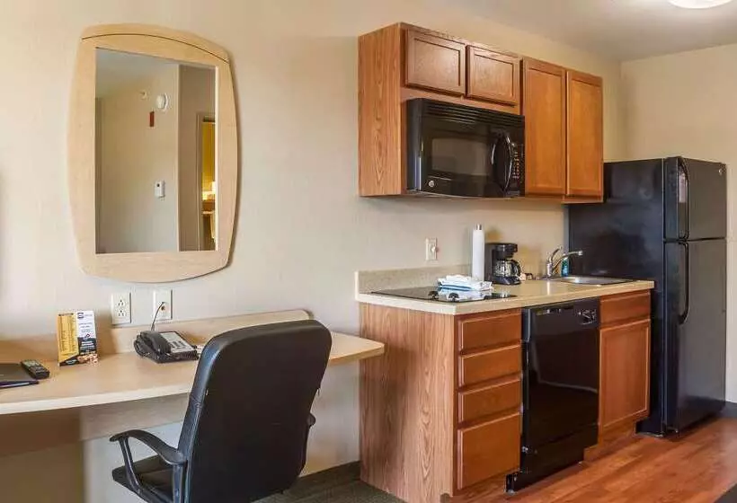 Отель Suburban Studios Triadelphia Wheeling At The Highlands