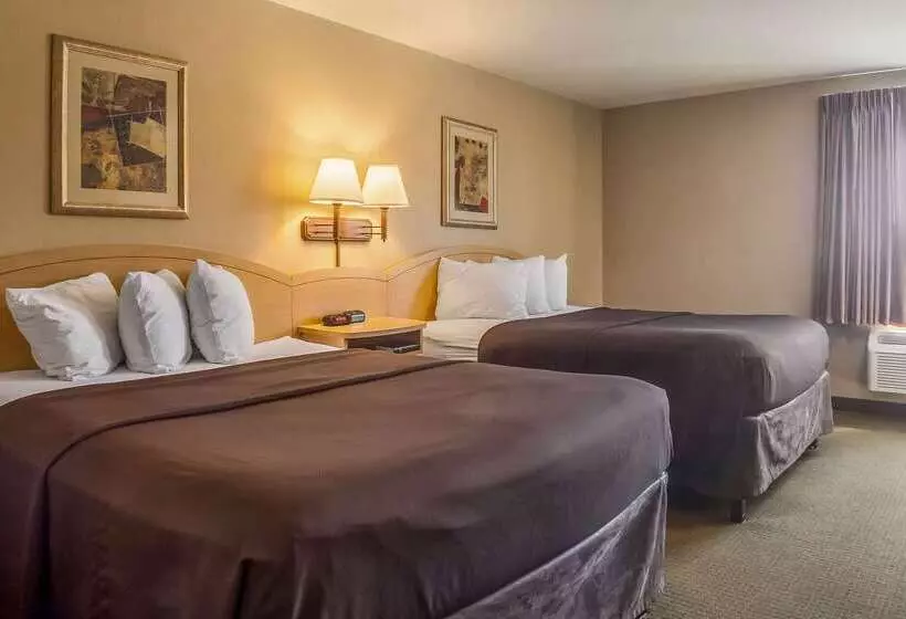 Отель Suburban Studios Triadelphia Wheeling At The Highlands