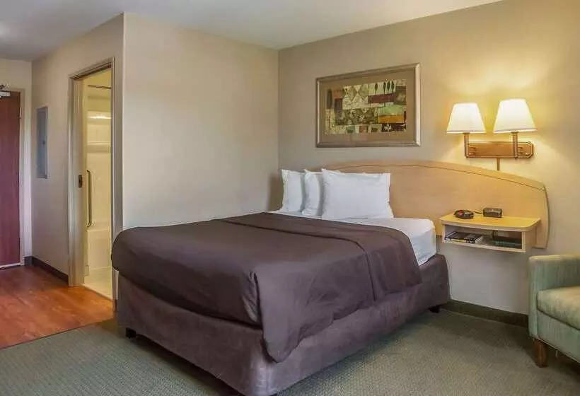 Отель Suburban Studios Triadelphia Wheeling At The Highlands