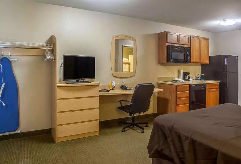 Отель Suburban Studios Triadelphia Wheeling At The Highlands