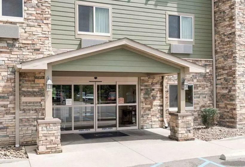 Отель Suburban Studios Triadelphia Wheeling At The Highlands