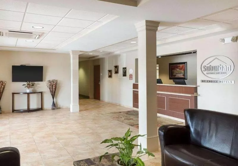 Отель Suburban Studios Triadelphia Wheeling At The Highlands