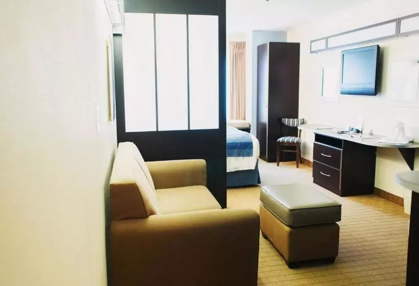 Отель Three Rivers Inn & Suites