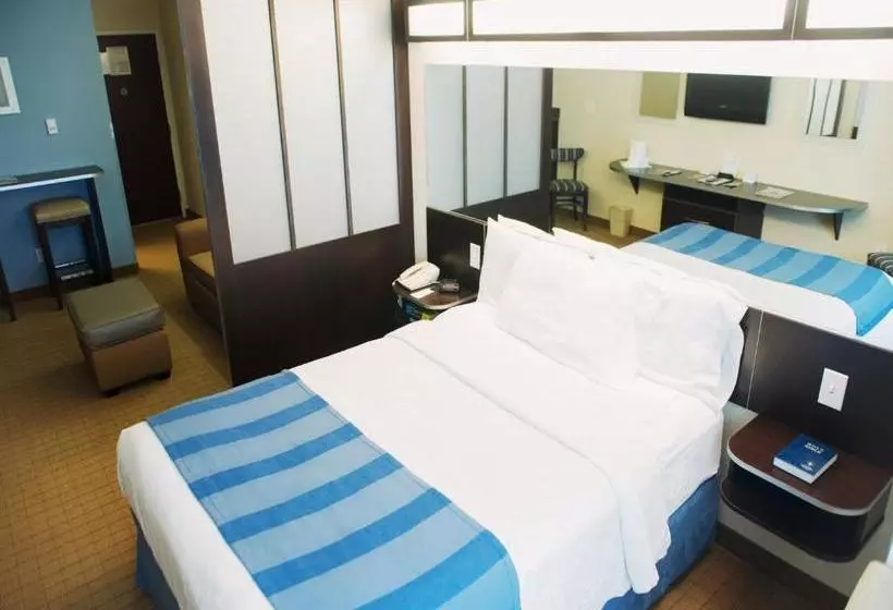 Отель Three Rivers Inn & Suites