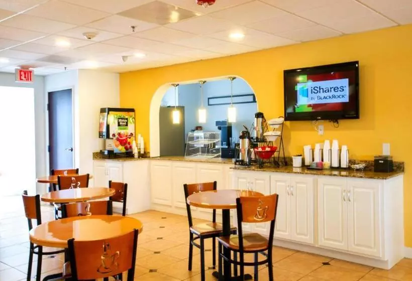 Отель Three Rivers Inn & Suites