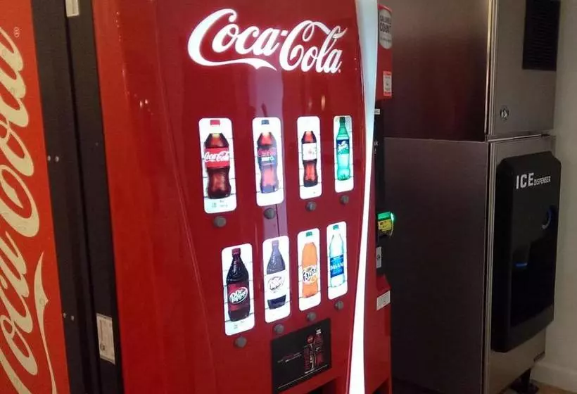 Отель Three Rivers Inn & Suites