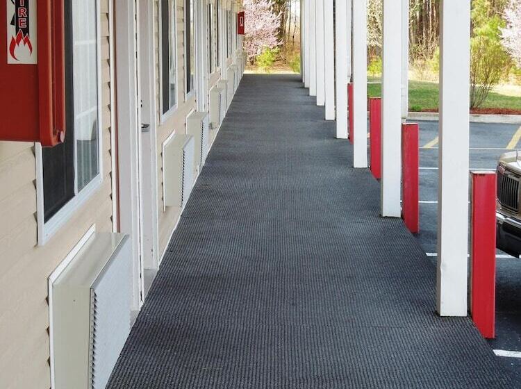 فندق على الطريق Atrium Inn & Suites