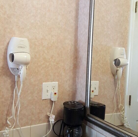 فندق على الطريق Atrium Inn & Suites