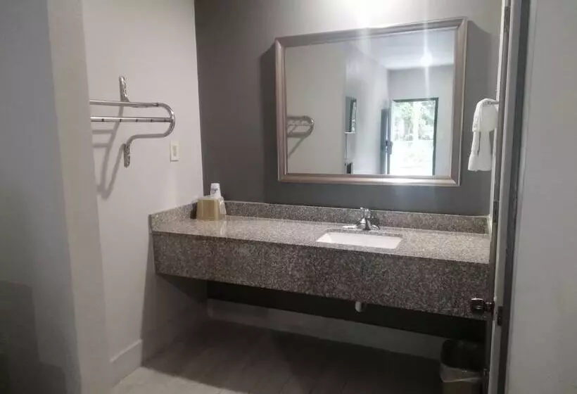 Мотель Royal Inn & Suite