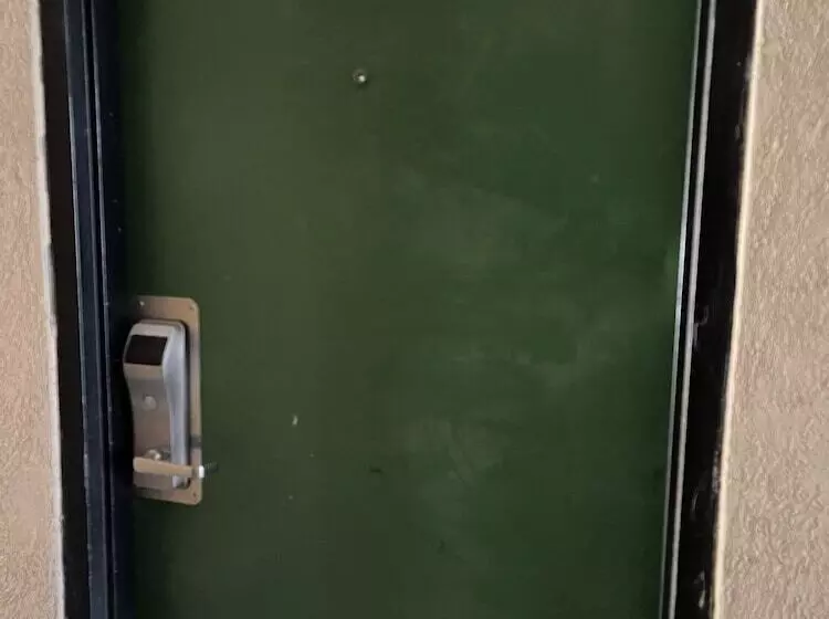 Мотель Royal Inn & Suite