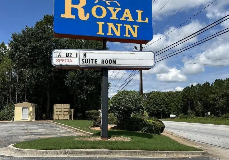 モーテル Royal Inn & Suite
