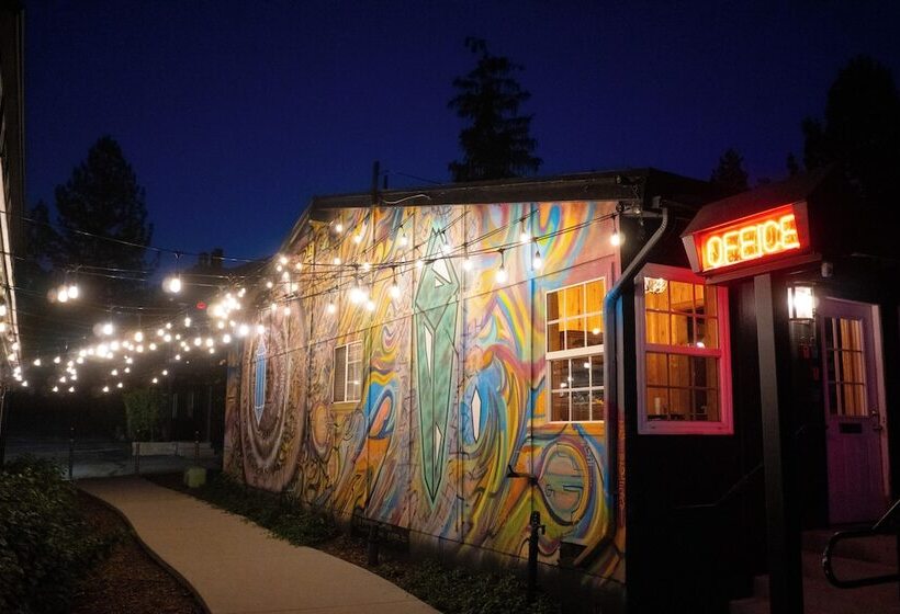 منتجع Sessions Retreat &