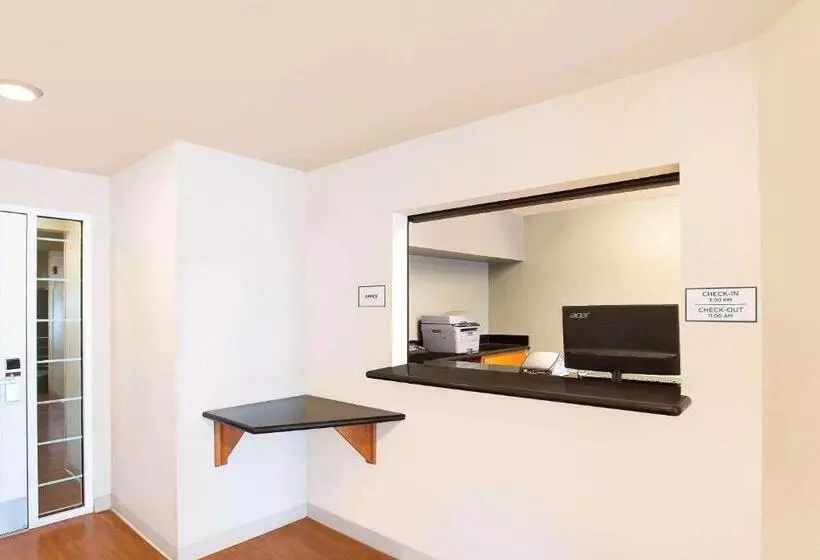 Woodspring Suites College Station