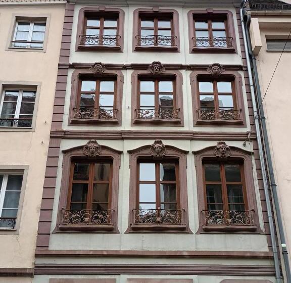 مبيت وإفطار Au Jardin De La Maison Des Soeurs