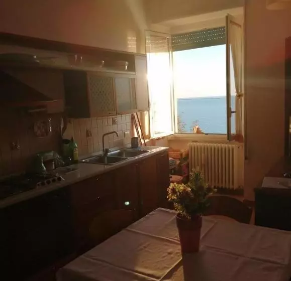 ベッドアンドブレックファースト Mediterraneo Travel