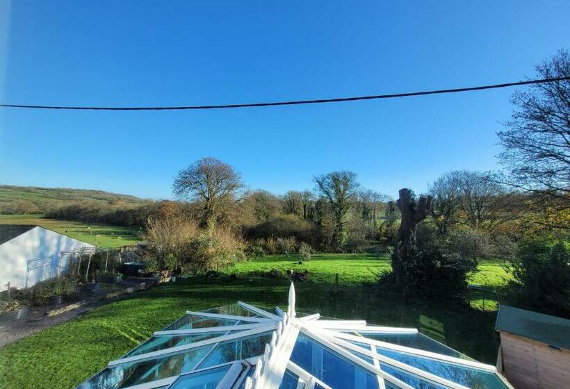 Hideaway Escapes, Farmhouse B&b & Holiday Home, Ideal Family Stay Or Romantic Break, Friendly Animal