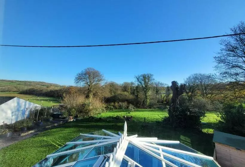 Hideaway Escapes, Farmhouse B&b & Holiday Home, Ideal Family Stay Or Romantic Break, Friendly Animal