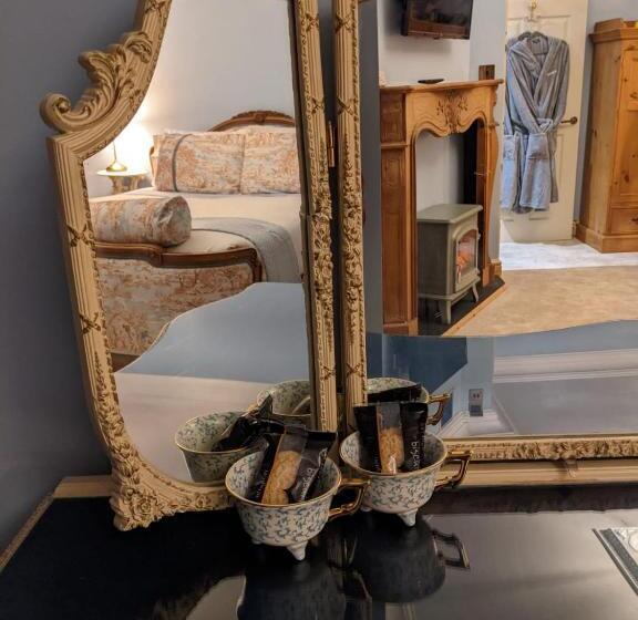 Hideaway Escapes, Farmhouse B&b & Holiday Home, Ideal Family Stay Or Romantic Break, Friendly Animal