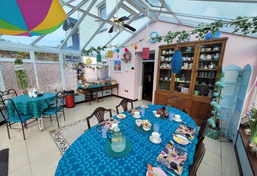 Hideaway Escapes, Farmhouse B&b & Holiday Home, Ideal Family Stay Or Romantic Break, Friendly Animal