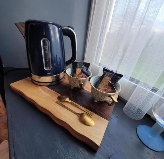 Hideaway Escapes, Farmhouse B&b & Holiday Home, Ideal Family Stay Or Romantic Break, Friendly Animal