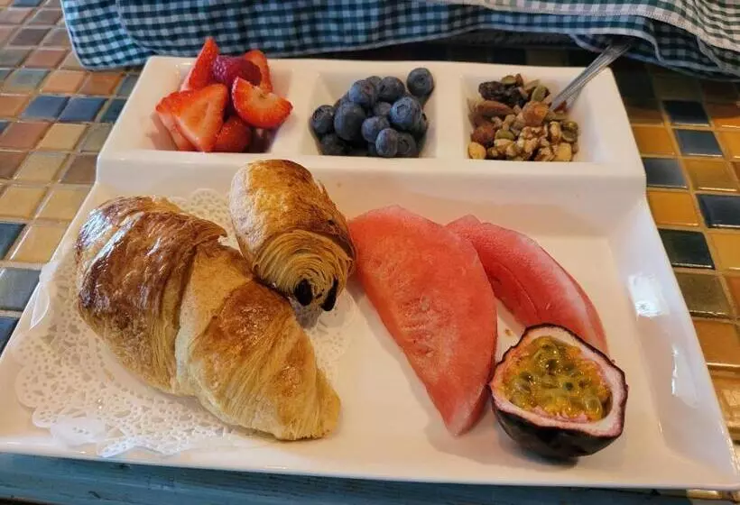 Hideaway Escapes, Farmhouse B&b & Holiday Home, Ideal Family Stay Or Romantic Break, Friendly Animal