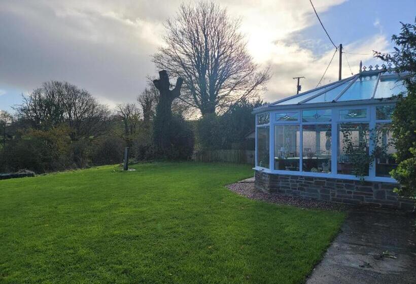 Hideaway Escapes, Farmhouse B&b & Holiday Home, Ideal Family Stay Or Romantic Break, Friendly Animal