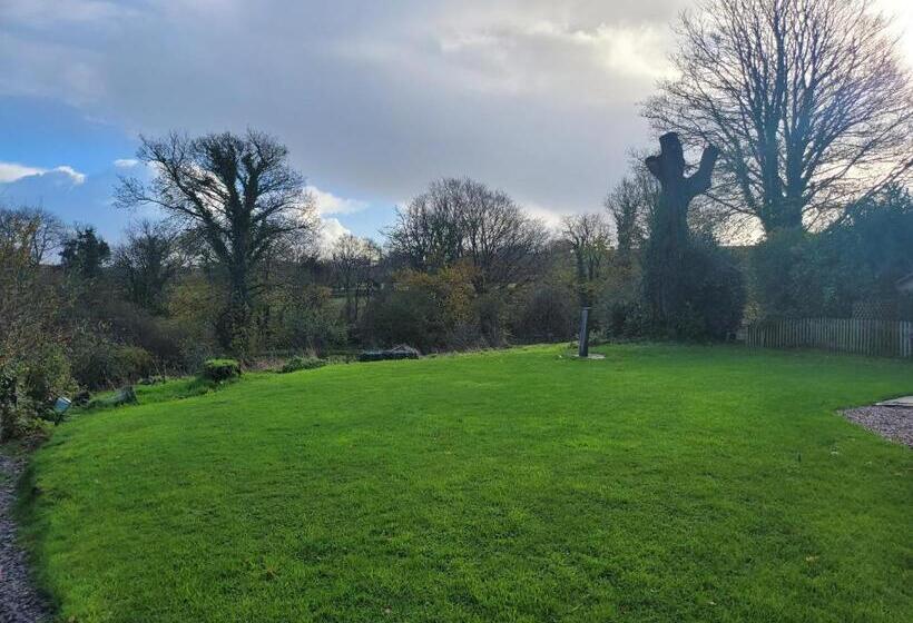 Hideaway Escapes, Farmhouse B&b & Holiday Home, Ideal Family Stay Or Romantic Break, Friendly Animal