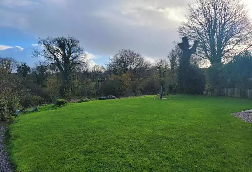 Hideaway Escapes, Farmhouse B&b & Holiday Home, Ideal Family Stay Or Romantic Break, Friendly Animal