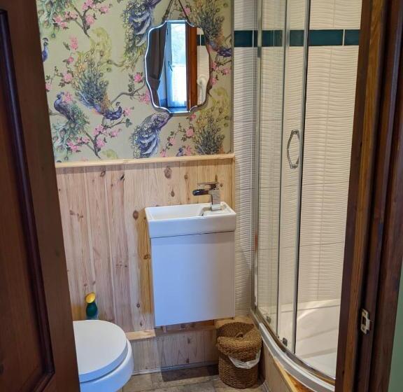 Hideaway Escapes, Farmhouse B&b & Holiday Home, Ideal Family Stay Or Romantic Break, Friendly Animal