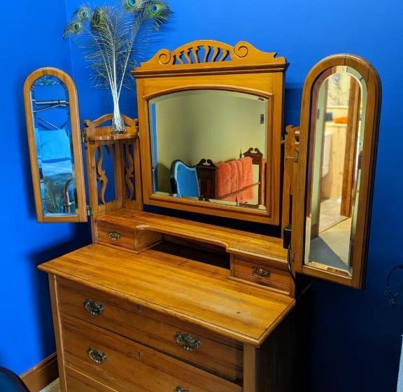 Hideaway Escapes, Farmhouse B&b & Holiday Home, Ideal Family Stay Or Romantic Break, Friendly Animal