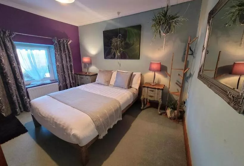 Hideaway Escapes, Farmhouse B&b & Holiday Home, Ideal Family Stay Or Romantic Break, Friendly Animal