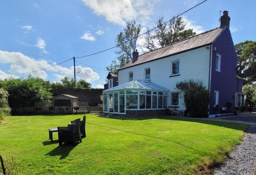Hideaway Escapes, Farmhouse B&b & Holiday Home, Ideal Family Stay Or Romantic Break, Friendly Animal