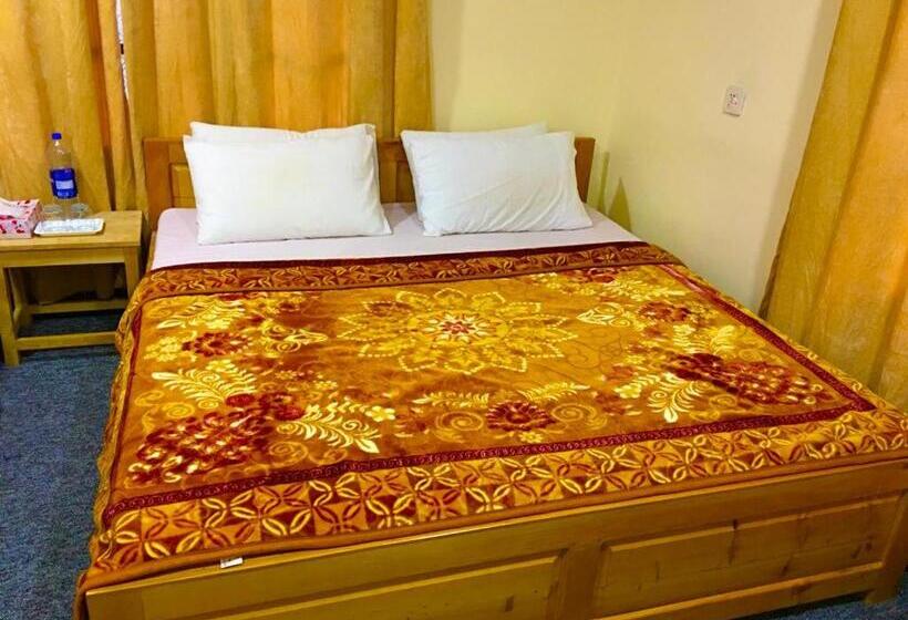 فندق Chitral Inn Resort