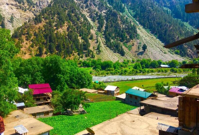 فندق Chitral Inn Resort