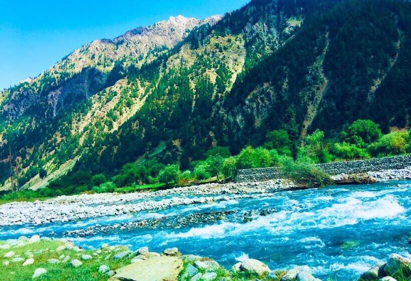 فندق Chitral Inn Resort