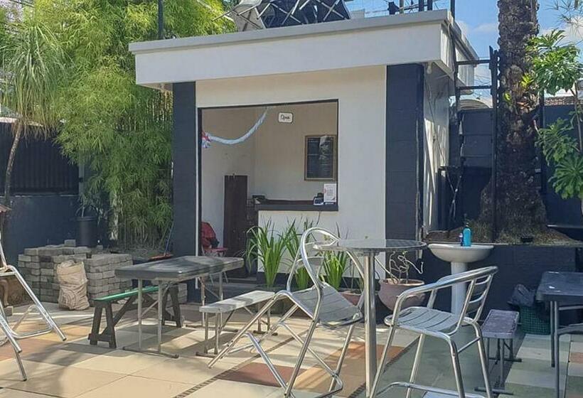 בית מלון כפרי Rocky Guest House Syariah Mitra Reddoorz