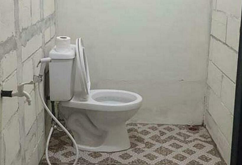 בית מלון כפרי Rocky Guest House Syariah Mitra Reddoorz