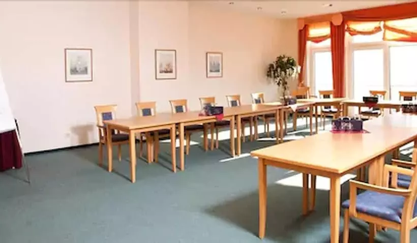 Отель Bernstein Salzlandcenter