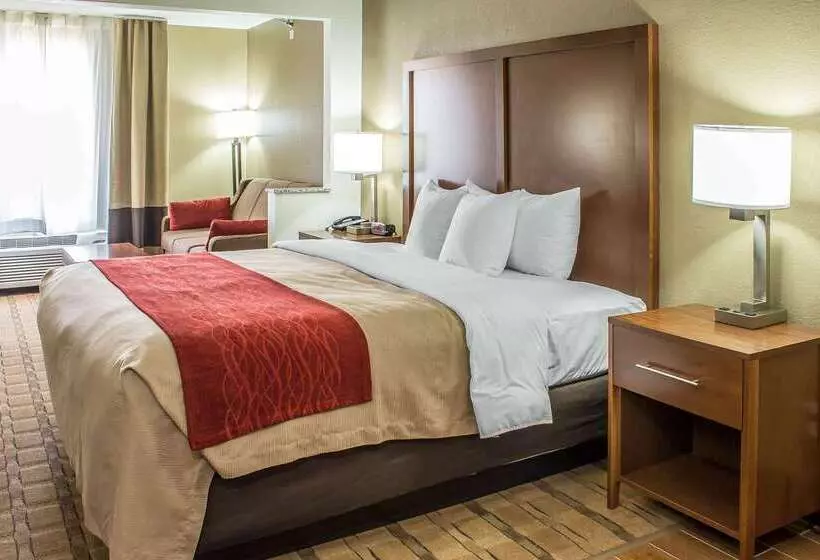 בית מלון כפרי Comfort Inn & Suites Cedar Rapids North Collins Road