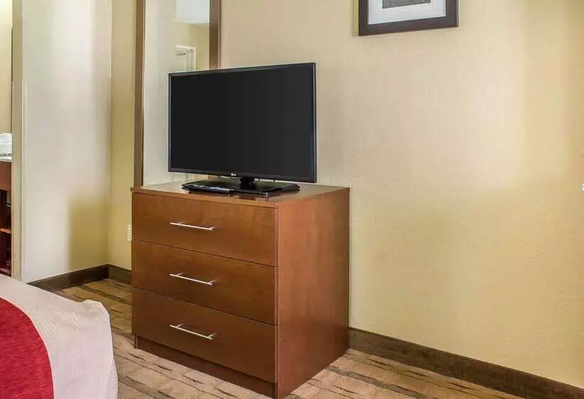 בית מלון כפרי Comfort Inn & Suites Cedar Rapids North Collins Road