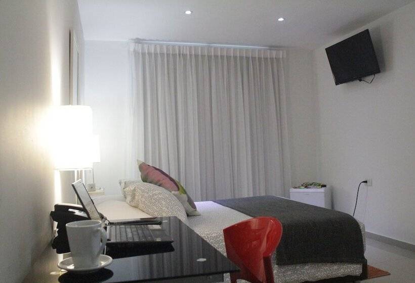 Отель Golden House